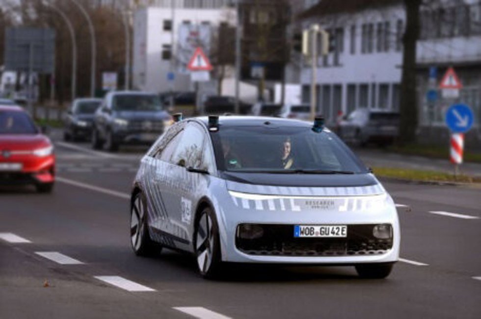 El Grupo Volkswagen inicia las pruebas de vehículos autónomos con su Gen.Urban en Wolfsburg