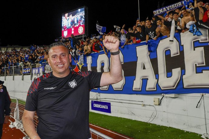 Futbol, Huachipato vs Deportes Limache. Final Copa Chile 2025. El entrenador de Huachipato Jaime Garcia celebra el titulo de la Copa Chile tras vencer a Deportes Limache en el estadio El Teniente de Rancagua, Chile. 10/12/2025 Andres