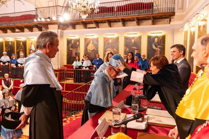 Archivo - El historiador e intelectual italiano es investido doctor honoris causa por la Universitat de València