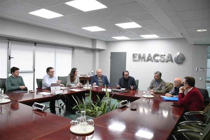 Representantes de la Gerencia Municipal de Urbanismo (GMU) y la Empresa Municipal de Aguas de Córdoba (Emacsa).