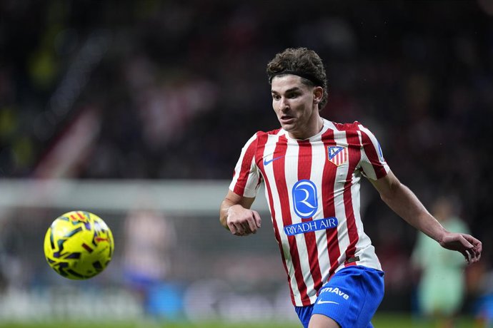 Archivo - Julian Alvarez of Atletico de Madrid in action during the Spanish League, LaLiga EA Sports, football match played between Atletico de Madrid and Levante UD at Riyadh Air Metropolitano on November 08, 2025 in Madrid, Spain.