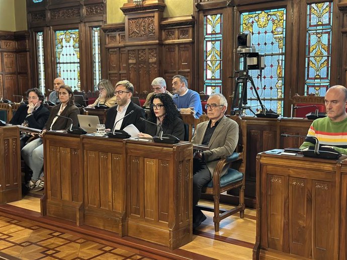 La consejera de Cultura, Política Llingüística y Deporte, Vanessa Gutiérrez, en comisión