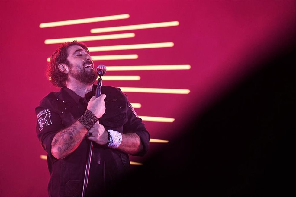 Archivo - El cantante Antonio Orozco durante un concierto en el WiZink Center, a 22 de noviembre de 2022, en Madrid (España). Orozco presenta su gira más internacional, Aviónica Tour Grandes Arenas, en la que presenta su décimo disco Aviónica. Con m