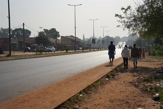 Fotografía de una calle en la capital de Guinea Bissau, Bissau, tras el golpe de Estado encabezado por Horta N'Tam (archivo)