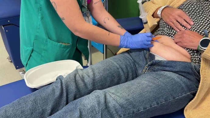 Imagen de un paciente con mieloma múltiple refractario recibiendo tratamiento.