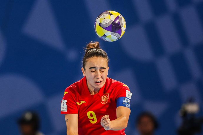 PASIG CITY, Dec. 7, 2025  -- Vane Sotelo of Spain competes during the 3rd place match between Spain and Argentina at the FIFA Futsal Women's World Cup 2025 in Pasig City, the Philippines, Dec. 7, 2025.