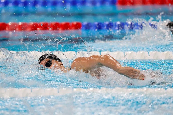 Archivo - Summer McIntosh of Canada competes during Women's 200m Individual Medley Semifinals of the Swimming on Paris La Defense Arena during the Paris 2024 Olympics Games on August 2, 2024 in Paris, France.