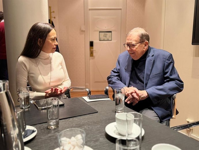 A líder da oposição venezuelana María Corina Machado e o ex-candidato presidencial Edmundo González