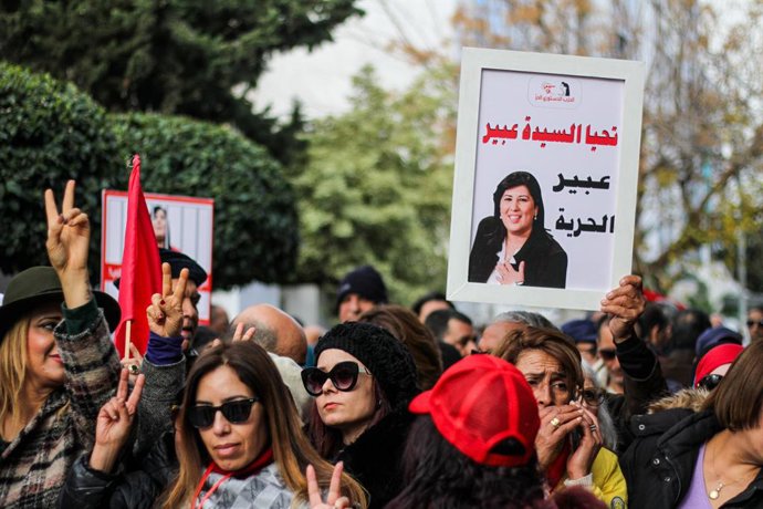 Archivo - January 21, 2024: Tunis, Tunisia. 21 January 2024. Supporters of the opposition Free Constitutional Party holds a protest in front of the Supreme Judicial Council in Tunis to demand the release of the party's leader Abir Moussi. Abir Moussi, the
