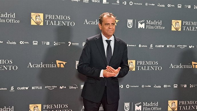 El director general de RTVA recibe el Premio Talento 2025 de la Academia de Televisión.