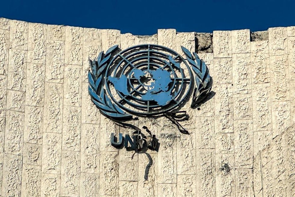 Archivo - Edificio de la UNRWA tras un ataque aéreo israelí en la Ciudad de Gaza, en el territorio palestino ocupado de la Franja de Gaza (archivo)