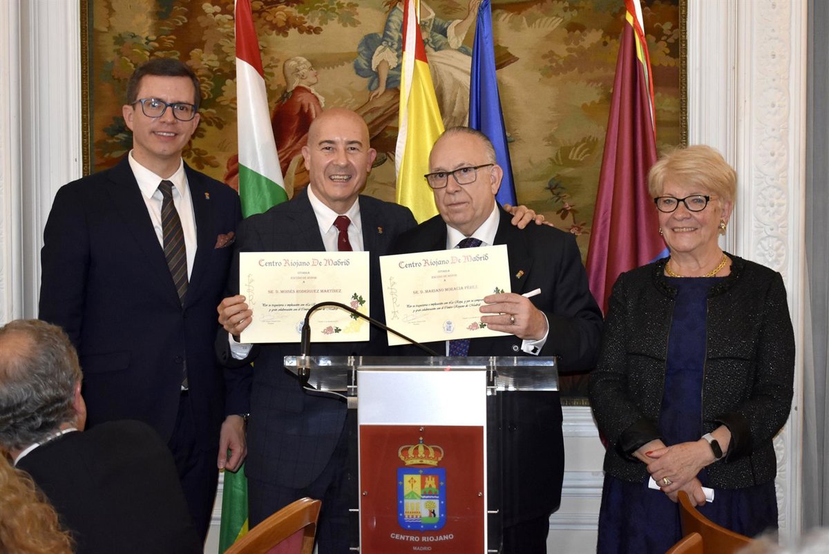 El hostelero logroñés Mariano Moracia y el periodista de TVE Moisés Rodríguez, Escudos de Honor de Centro Riojano Madrid