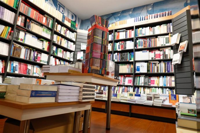 Archivo - Interior de una librería independiente.