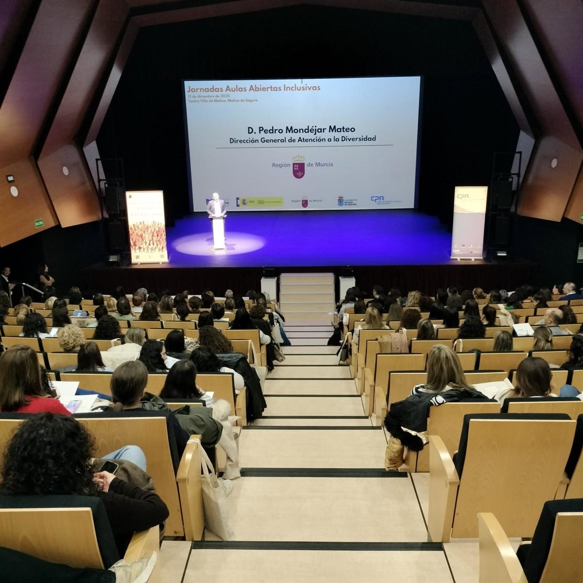Unos 400 profesionales de la educación participan hoy en la jornada de aulas abiertas inclusivas