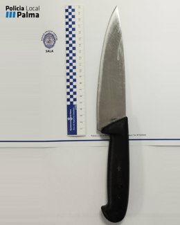 Cuchillo presuntamente utilizado por la mujer detenida en Palma por agredir y amenazar a otra