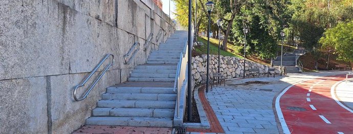 Escaleras reconstruidas en la zona