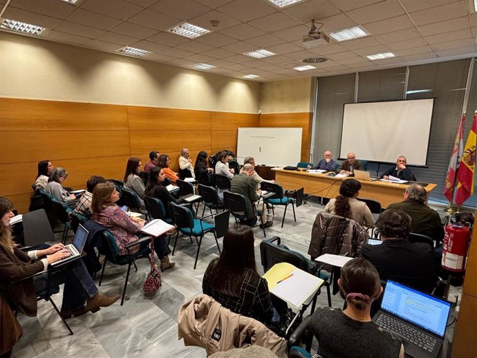 La Junta se reúne con 20 entidades sociales y empresariales para promover la incorporación al sector agrario