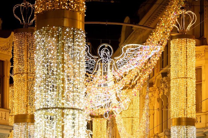Iluminación de Navidad en la ciudad rumana de Cluj-Napoca.