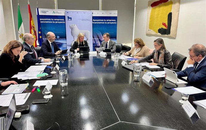 El jurado regional que ha concedido los galardones a las empresas Dcoop, Pilatus Aircraft Ibérica, Acesur, Biorizon Biotech, Cobiomic Bioscience y DHV Technology con motivo de la primera edición de los Premios Andalucía Trade Empresa Andaluza 2025.