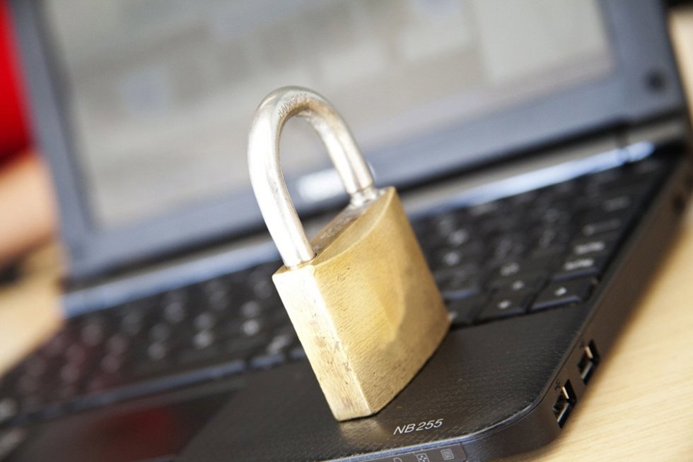 Archivo - Ciberseguridad informática antivirus ordenador seguridad. Imagen de archivo. 