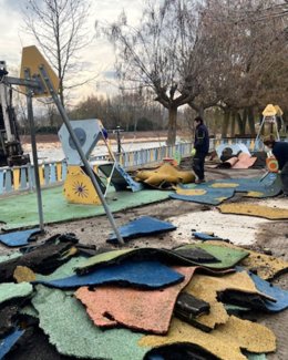 Renovación del suelo del parque infantil situado en la Calle Descampado de Nájera