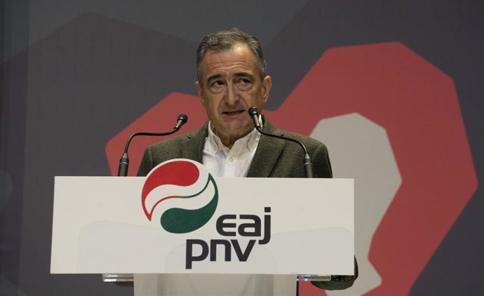 Archivo - El presidente del PNV, Aitor Esteban, en su intervención en la IX Asamblea General del PNV en Vitoria.