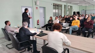 El secretario general del PSOE Teruel, Rafael Guía, en el acto de Escucha.