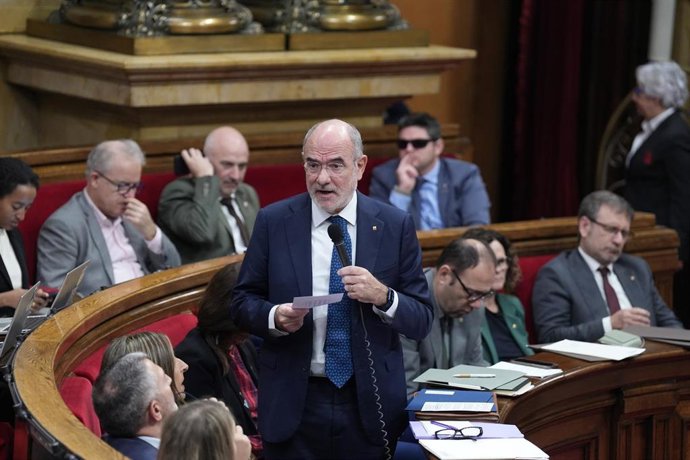 Duch en un pleno del Parlament