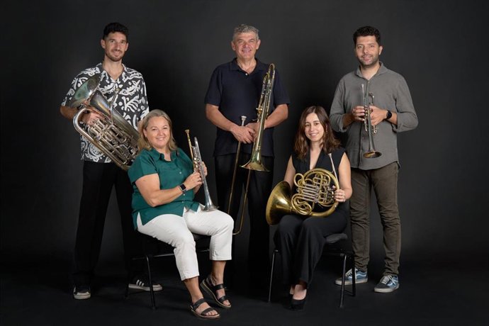 El quinteto de metales de la ROSS está compuesto por Nuria Leyva Muñoz y José Forte Ásperez (trompetas), Alma M.ª García Gil (trompa), Francisco Blay Martínez (trombón) y Pedro Castaño Castaño (tuba).