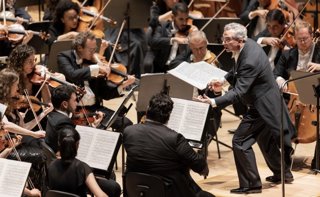 Les Arts despide su programación sinfónica de 2025 con la 'Octava' de Bruckner bajo la dirección de Fabio Luis.