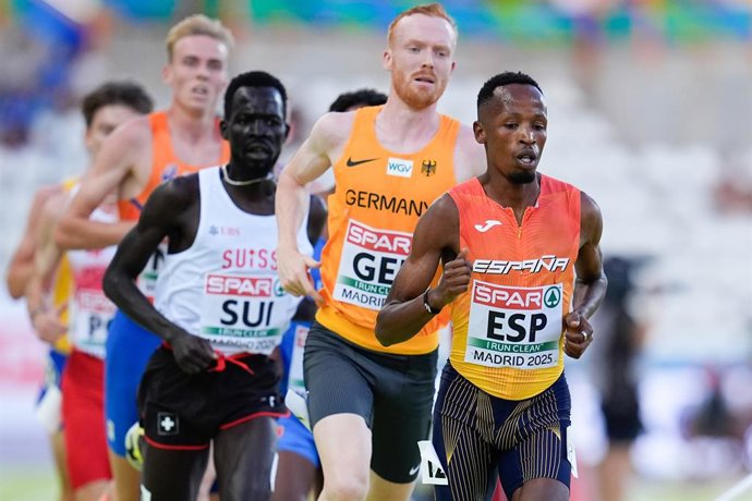 Archivo - Thierry Ndikumwenayo of Spain competes in the Men’s 5000m Final during the European Athletics Team Championships Division 1 Madrid 2025 at the Vallehermoso stadium on June 29, 2025 in Madrid, Spain.