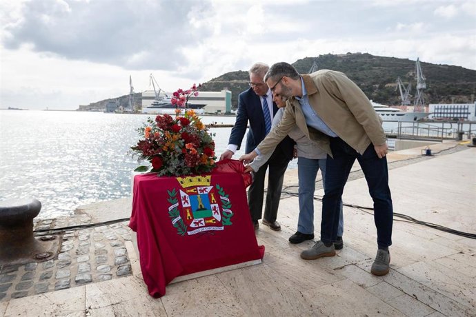 El delegado del Gobierno en el acto de homenaje a los republicanos que tuvieron que marcharse al exilio desde el Puerto de Cartagena