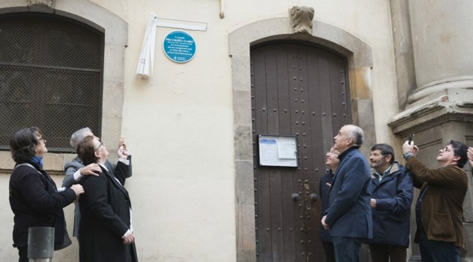 Collboni en descobrir la placa