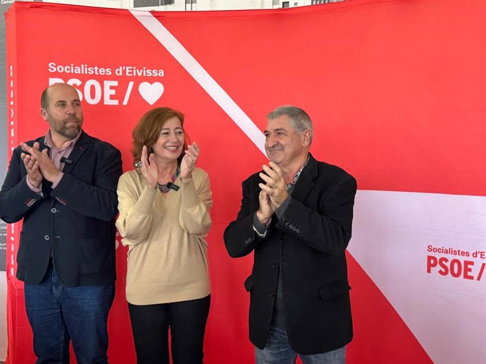 La secretaria general del PSIB-PSOE y presidenta del Congreso, Francina Armengol, en la comida de Navidad con la militancia ibicenca
