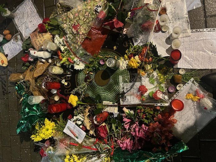 Altar improvisado en la estrella de Robe Iniesta en el Vía Musicorum de Mérida