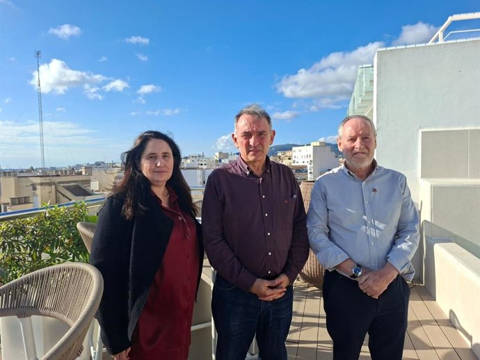 (I-D) La Coordinadora De Esquerra Unida Mallorca, Ana Ordoñez; El Secretario General Del PCE, Portavoz Adjunto De Sumar Y Portavoz De Izquierda Unida En El Congreso, Enrique Santiago, Y El Miembro Del Secretariado Dle PCIB-PCE Alberto Aguilera