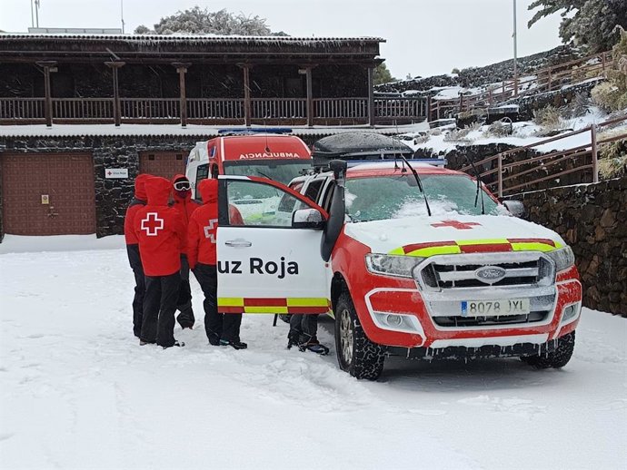 El paso de 'Emilia' en Tenerife deja rachas de viento de hasta 146km/h en Izaña y nieve en El Teide