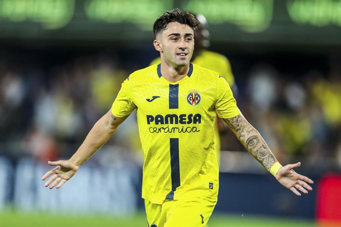 Archivo - Alberto Moleiro of Villarreal CF celebrates a goal during the Spanish league, LaLiga EA Sports, football match played between Villarreal CF and Athletic Club Bilbao at La Ceramica stadium on September 27, 2025, in Villarreal, Spain.