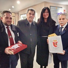 La alcaldesa de Huesca, Lorena Orduna, junto a representantes de la delegación de Birgu-Vittoriosa (Malta) con motivo de los actos por el 1.800 aniversario del nacimiento de San Lorenzo.