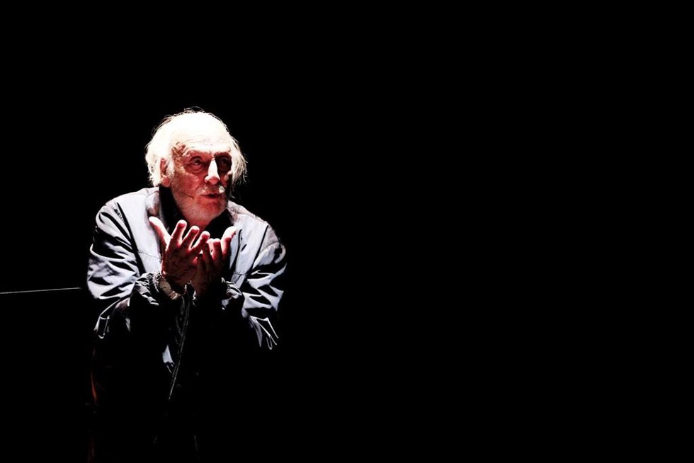 Archivo - El actor Héctor Alterio durante la presentación de la obra 'Como hace 3000 años' en los Teatros del Canal, en Madrid (España), a 1 de octubre de 2019.
