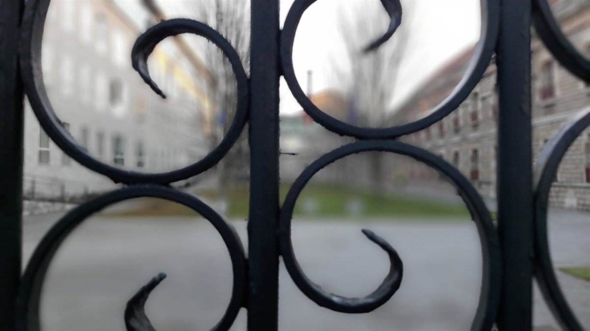 Dos acusados que eran pareja se enfrentan a 12 años por agresión sexual a un adolescente