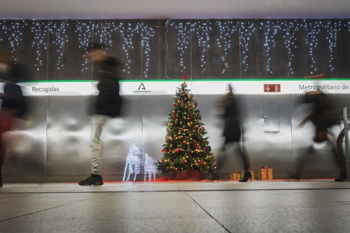 Metro de Granada en Navidad.