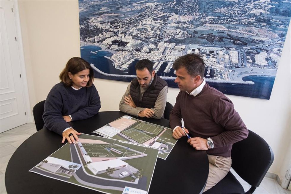 Reunión del Ayuntamiento marbellí sobre la construcción del polideportivo Leonardo Terol.