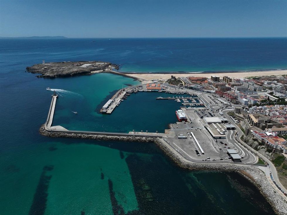 Archivo - Vista aérea del puerto de Tarifa. Imagen de archivo. 