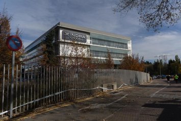 Fachada de la sede de Indra, a 25 de noviembre de 2025, en Alcobendas, Madrid (España).