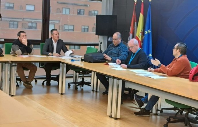 El secretario general del Grupo Parlamentario Socialista, Pedro González, y el portavoz socialista de Sanidad, Jesús Puente.