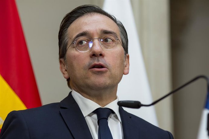 Archivo - March 31, 2025, Madrid, Madrid, Spain: Jose Manuel Albares, Minister of Foreign Affairs, European Union, and Cooperation of the Spanish government, speaks to the press, during a meeting of foreign ministers of the G5+ forum to discuss European s