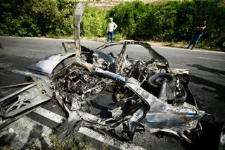 Archivo - Un coche destruido en un ataque israelí en Líbano (archivo)