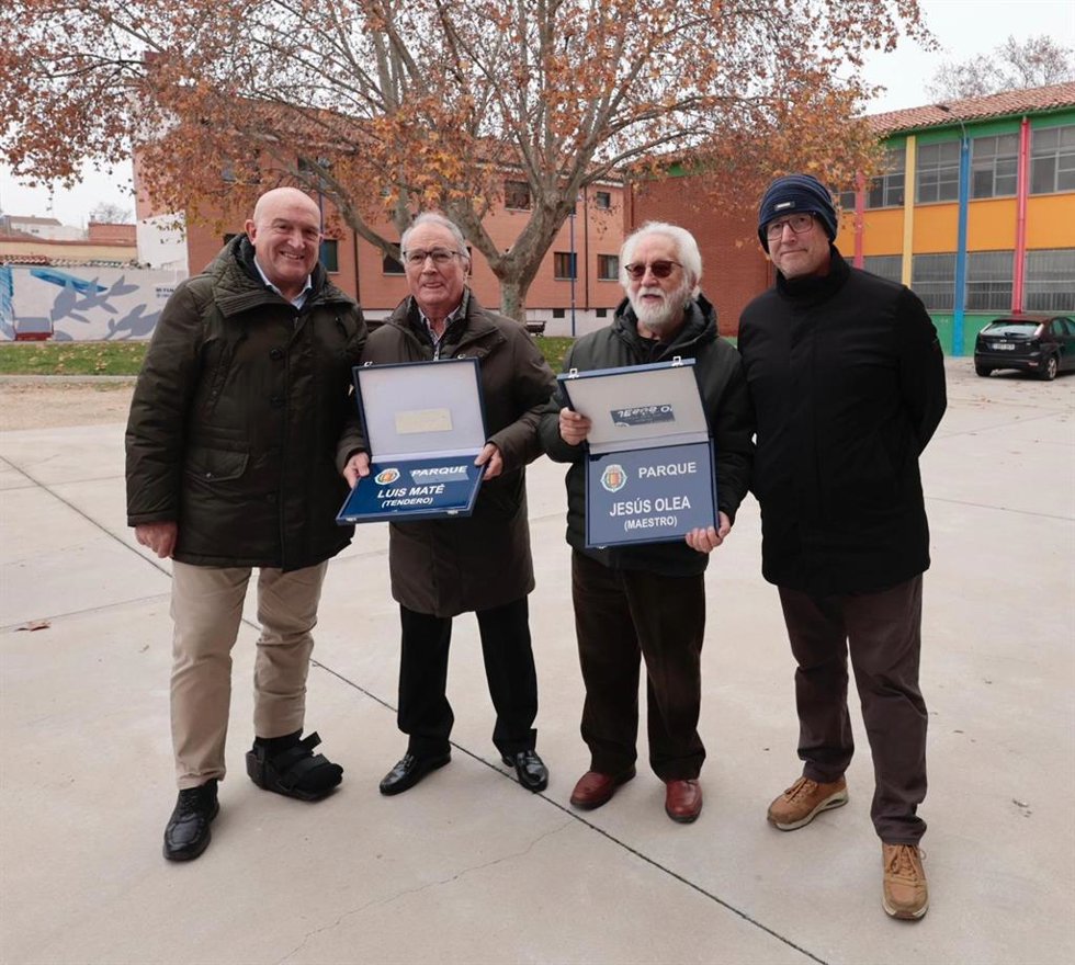 El alcalde de Valladolid, Jesús Julio Carnero, inaugura los parques Luis Maté y Jesús Olea