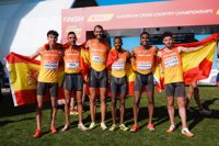Thierry Ndikumwenayo y el equipo masculino se coronan campeones de Europa de cross